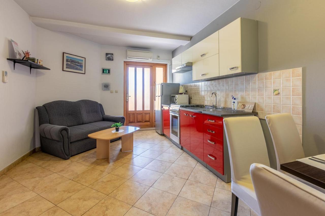Apartments Armando Fazana Luaran gambar