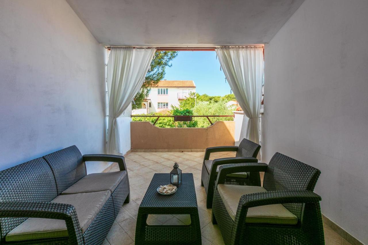 Apartments Armando Fazana Luaran gambar