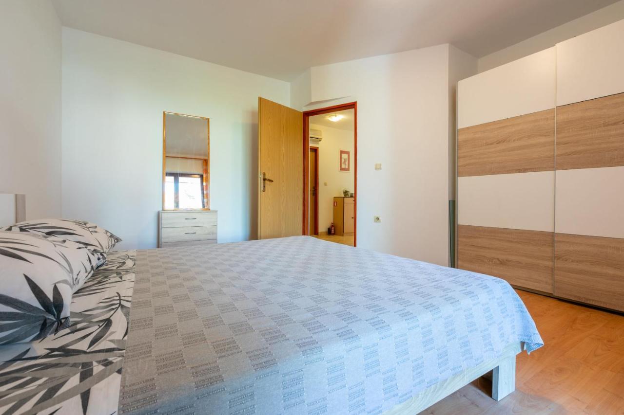 Apartments Armando Fazana Luaran gambar