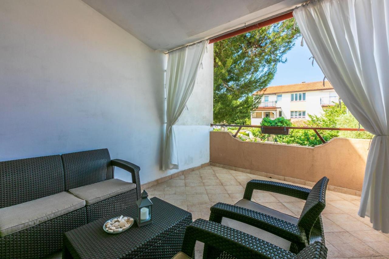 Apartments Armando Fazana Luaran gambar