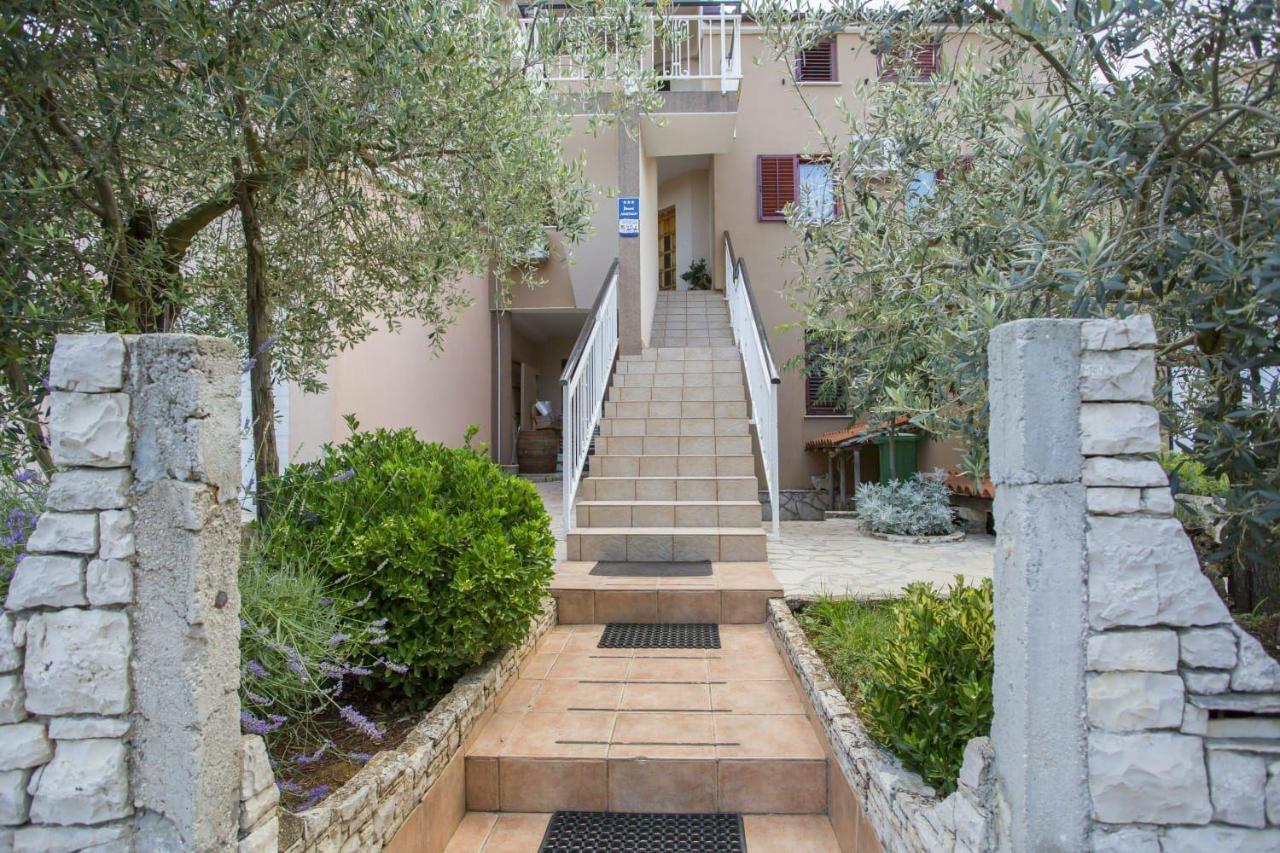 Apartments Armando Fazana Luaran gambar